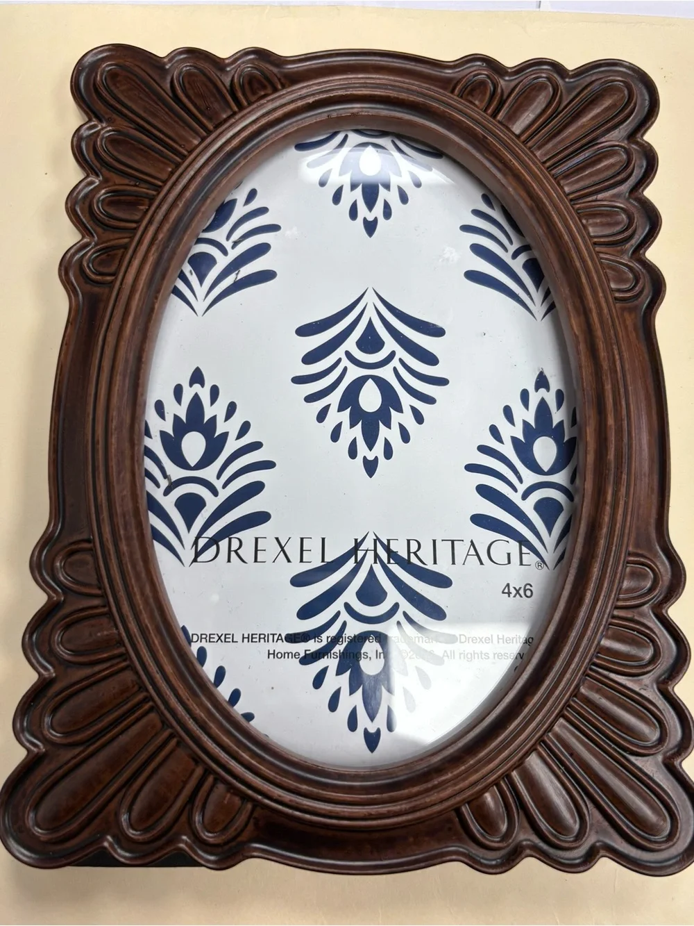 Drexel Heritage rick wood look Brown Scalloped Design Oval Picture Frame 4x6